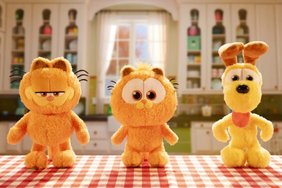 931615.008_Animagic_Garfield_Lifestyle_16 Animagic Baby Garfield 8'' Plush