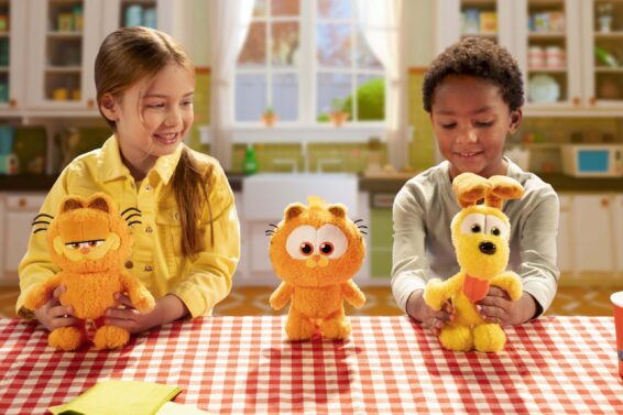 931615.008_Animagic_Garfield_Lifestyle_19 Animagic Baby Garfield 8'' Plush