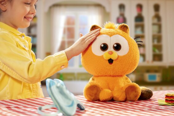 931615.008_Animagic_Garfield_Lifestyle_8 Animagic Baby Garfield 10'' Feature Plush